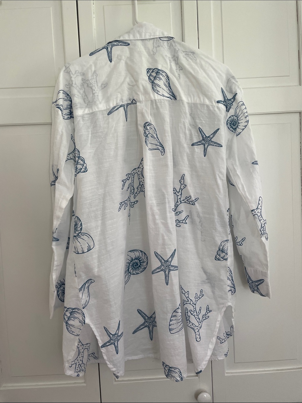 blue island White Beach Cover-Up with Blue Seashell Print - Picture 4 of 7
